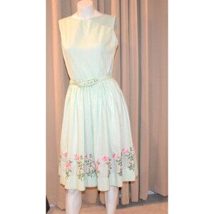 Vintage 1950s Beautiful Pink Floral on Mint Green